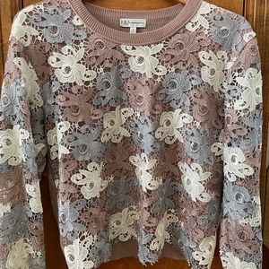 Pretty and unique new spring top. Size small. Neiman Marcus. NWT.